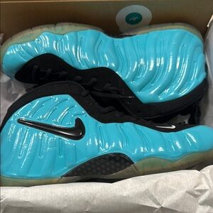 Nike foamposite Blue Sneakers with Sleek Design and black